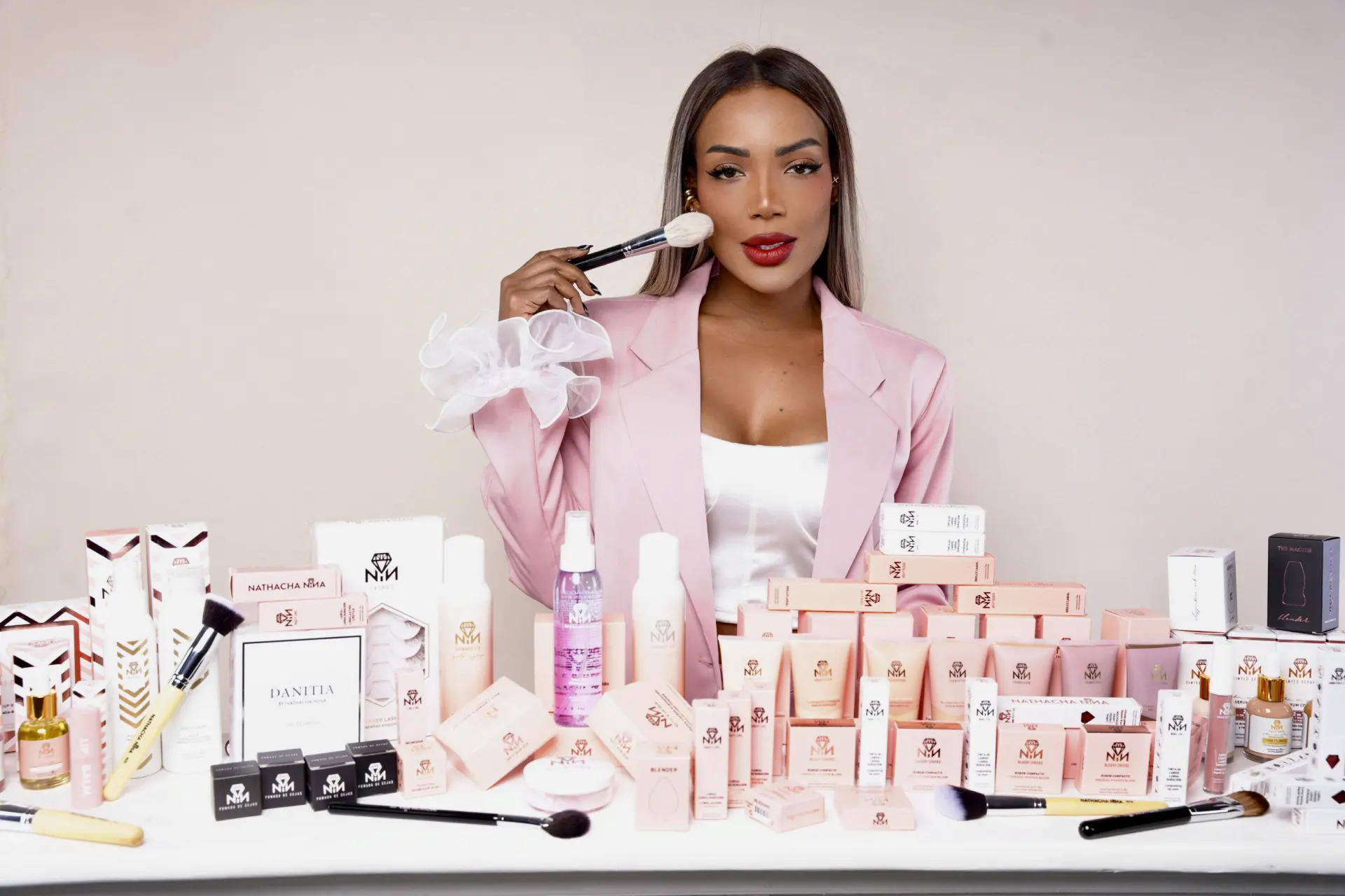 NATHACHA NINA EN MYA: PERFECCIONAMIENTO EN MAQUILLAJE SOCIAL Y TENDENCIAS