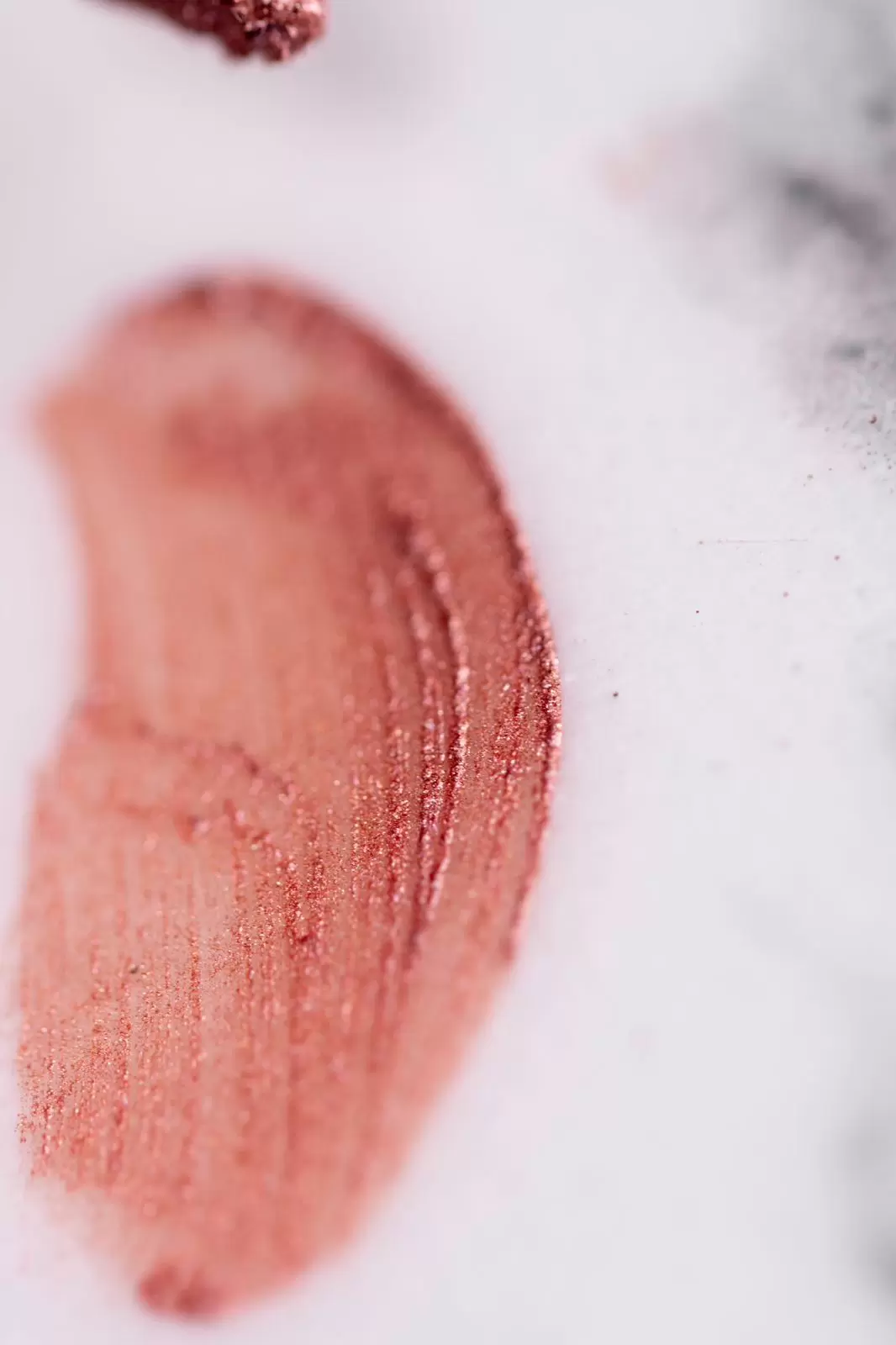 SOMBRA LIQUIDA INTRANSFERIBLE OMBRE EYES