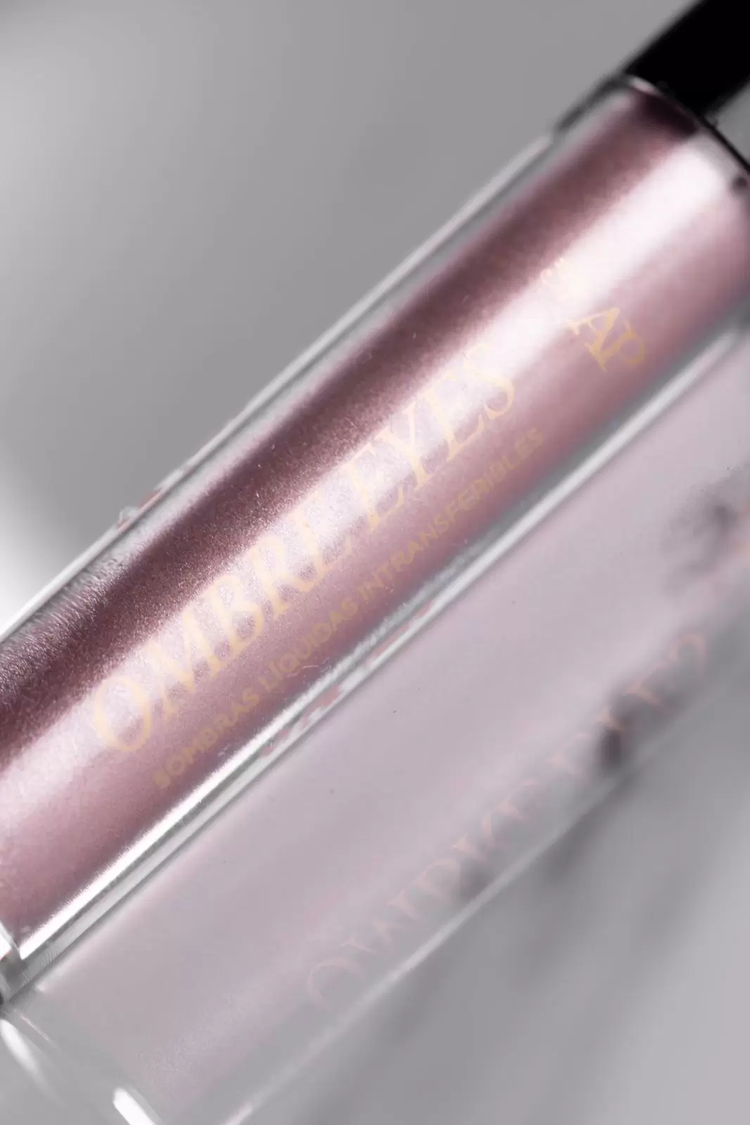 SOMBRA LIQUIDA INTRANSFERIBLE OMBRE EYES