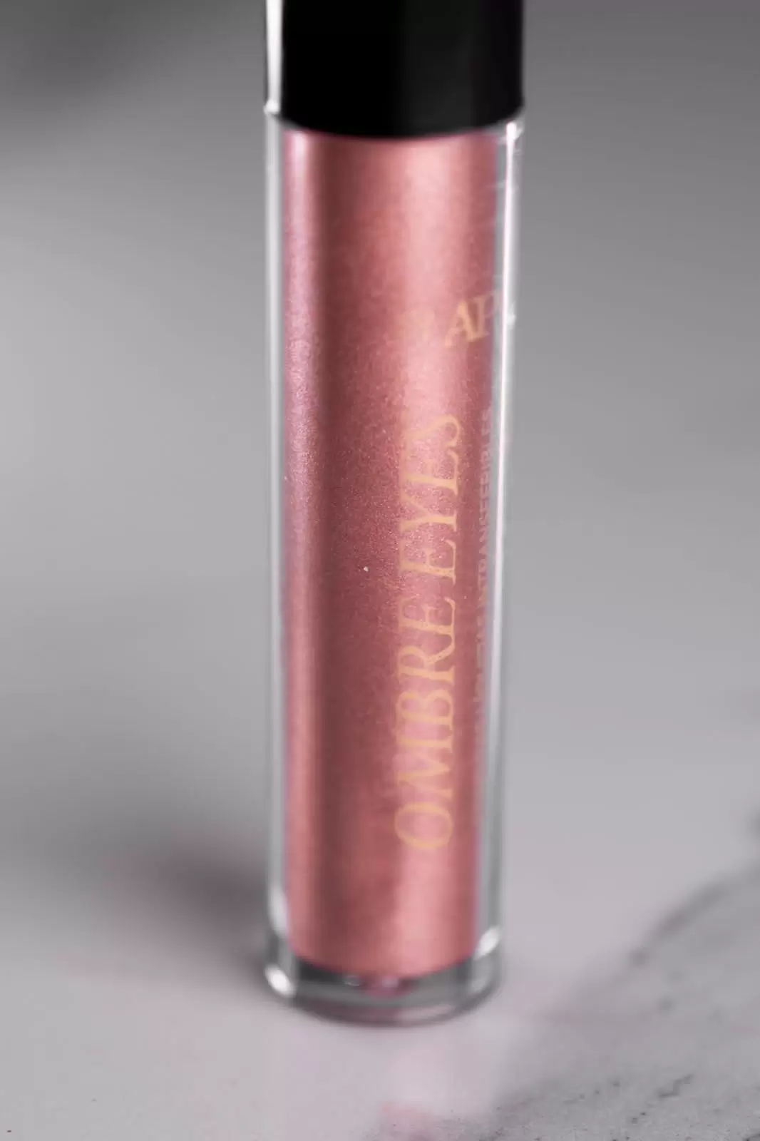SOMBRA LIQUIDA INTRANSFERIBLE OMBRE EYES